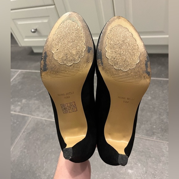 Nine West Velvet Pumps - Picture 4 of 4